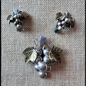 Vintage 925 Silver Taxco Solid Grapes Brooch & Matching Earrings